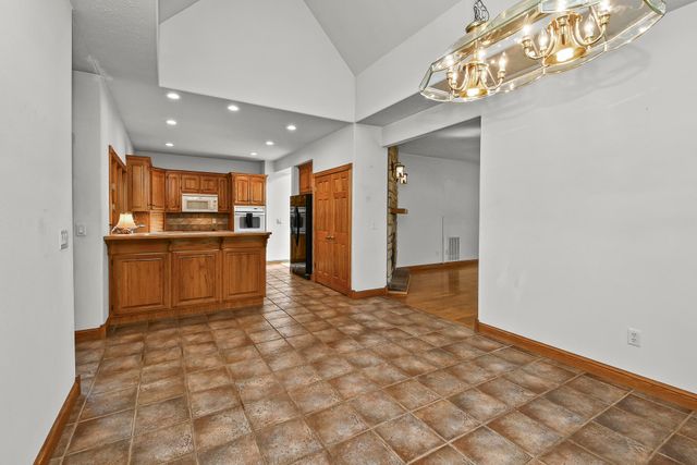 1452 Spring Valley Loop, Marshfield, MO 65706