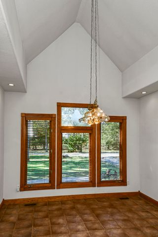 1452 Spring Valley Loop, Marshfield, MO 65706