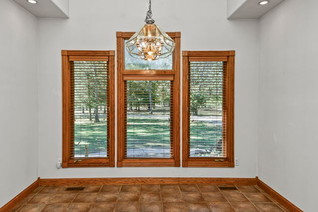 1452 Spring Valley Loop, Marshfield, MO 65706