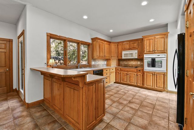 1452 Spring Valley Loop, Marshfield, MO 65706