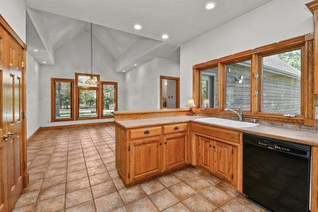 1452 Spring Valley Loop, Marshfield, MO 65706