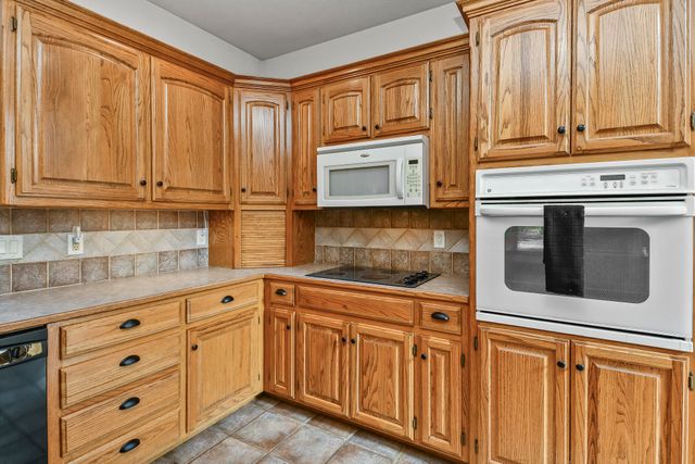 1452 Spring Valley Loop, Marshfield, MO 65706