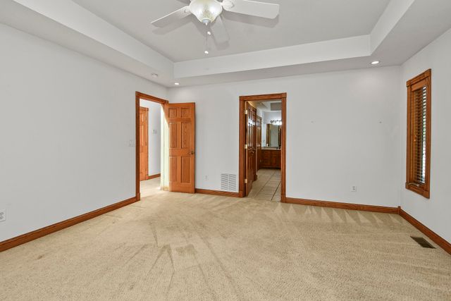 1452 Spring Valley Loop, Marshfield, MO 65706