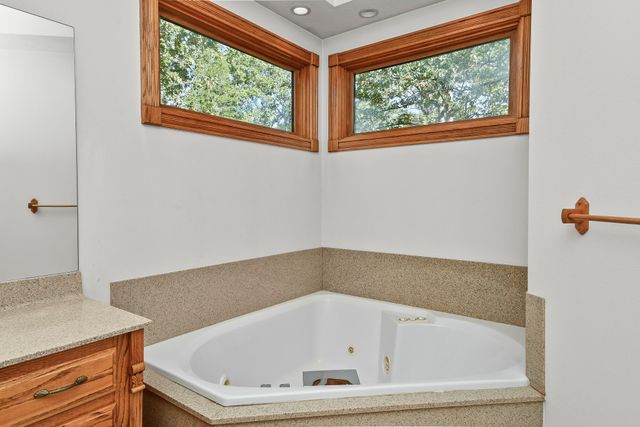 1452 Spring Valley Loop, Marshfield, MO 65706