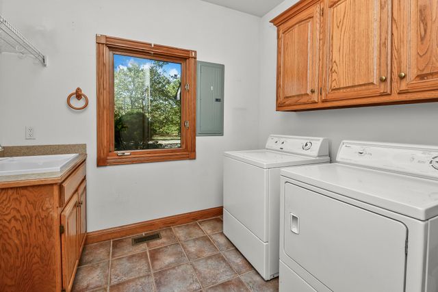 1452 Spring Valley Loop, Marshfield, MO 65706