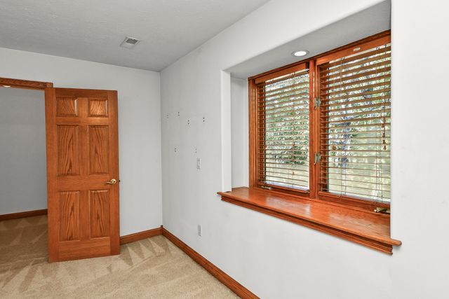 1452 Spring Valley Loop, Marshfield, MO 65706