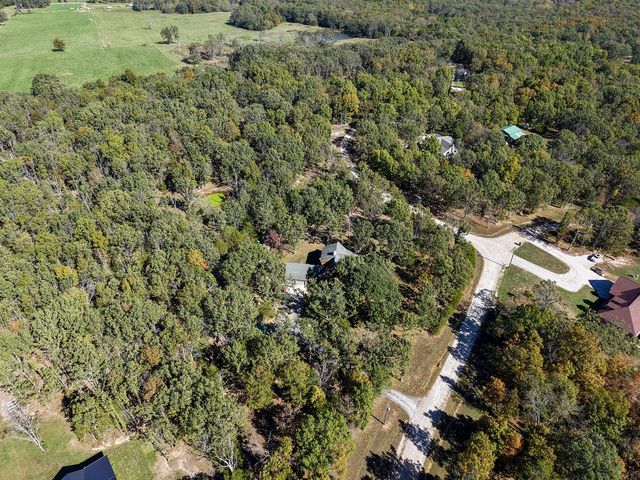 1452 Spring Valley Loop, Marshfield, MO 65706