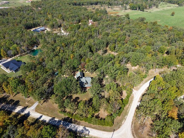 1452 Spring Valley Loop, Marshfield, MO 65706