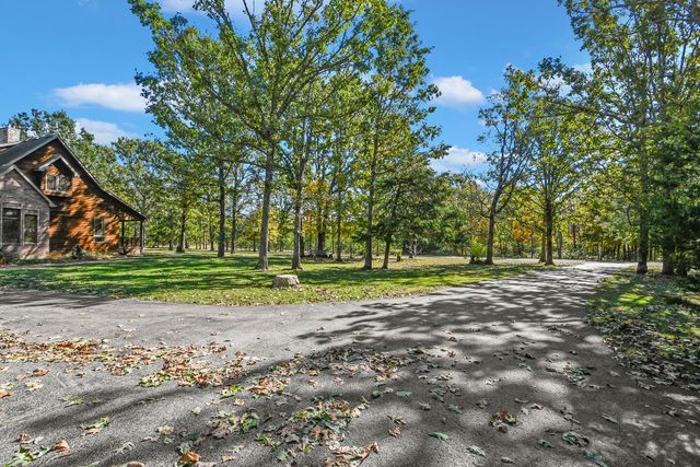 1452 Spring Valley Loop, Marshfield, MO 65706