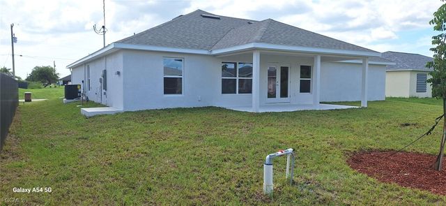 2215 NE 22nd PL, Cape Coral, FL 33909