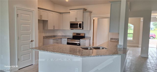 2215 NE 22nd PL, Cape Coral, FL 33909