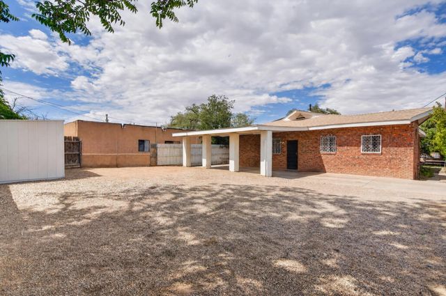 2216 E Commercial Street NE, Albuquerque, NM 87102
