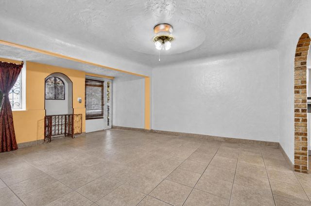 2216 E Commercial Street NE, Albuquerque, NM 87102
