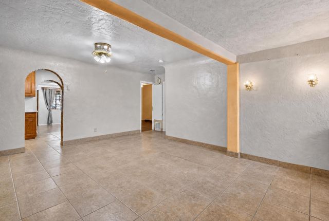 2216 E Commercial Street NE, Albuquerque, NM 87102