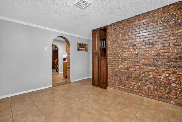 2216 E Commercial Street NE, Albuquerque, NM 87102