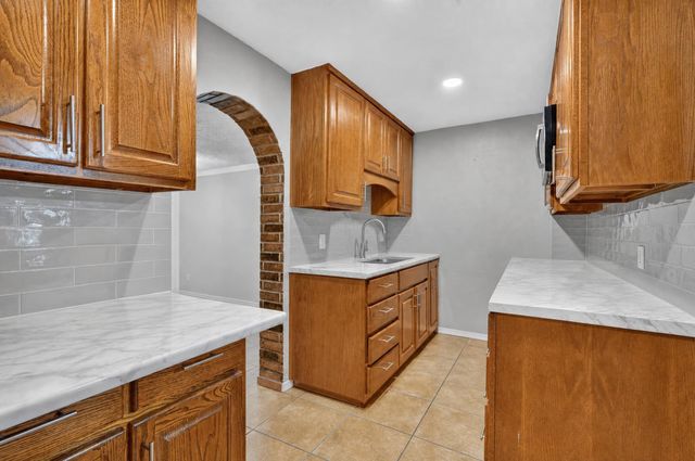 2216 E Commercial Street NE, Albuquerque, NM 87102