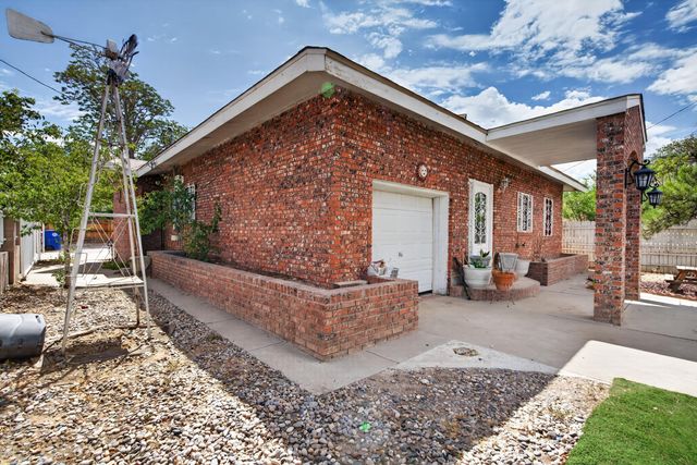 2216 E Commercial Street NE, Albuquerque, NM 87102