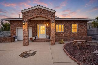 2216 E Commercial Street NE, Albuquerque, NM 87102