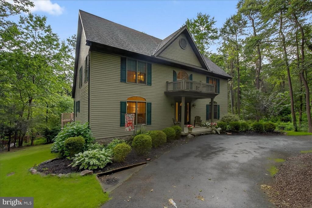 575 WHITEHALL RD, Reinholds, PA 17569