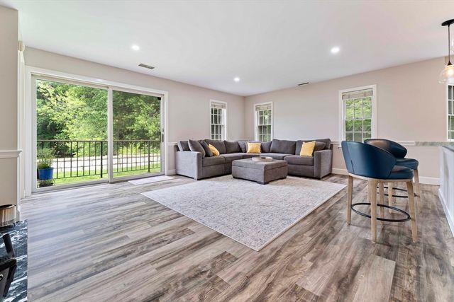 36 N Stone Mill Dr 1224, Dedham, MA 02026