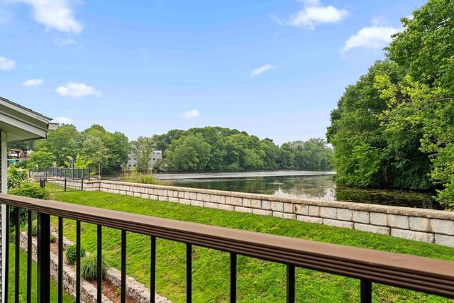 36 N Stone Mill Dr 1224, Dedham, MA 02026