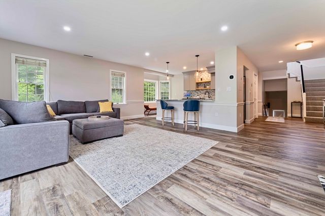 36 N Stone Mill Dr 1224, Dedham, MA 02026