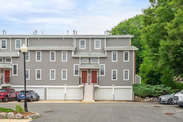 36 N Stone Mill Dr 1224, Dedham, MA 02026