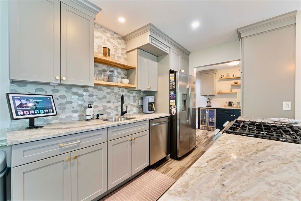 36 N Stone Mill Dr 1224, Dedham, MA 02026