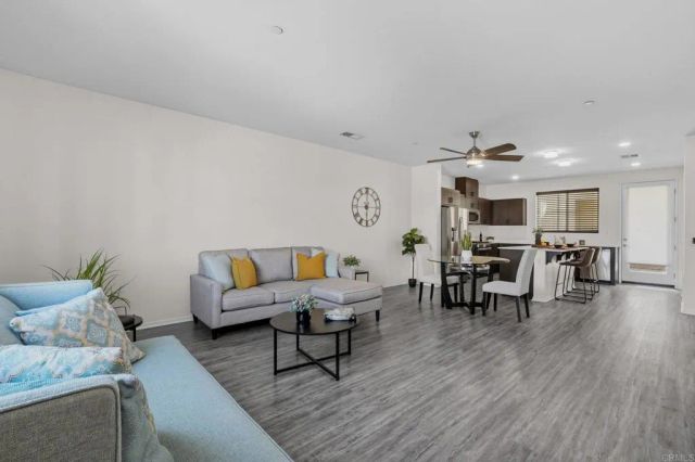 5211 Beachfront Cove St. 10, San Diego, CA 92154