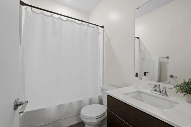 5211 Beachfront Cove St. 10, San Diego, CA 92154