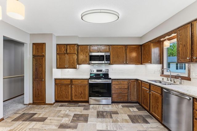 3588 Grenadier Place North Place, Oakdale, MN 55128