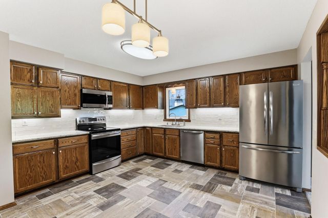 3588 Grenadier Place North Place, Oakdale, MN 55128