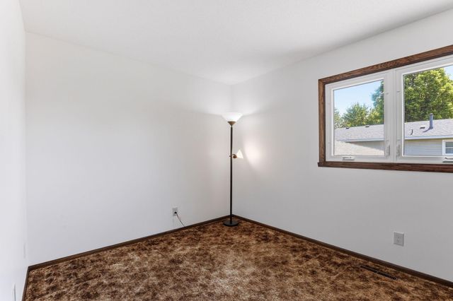 3588 Grenadier Place North Place, Oakdale, MN 55128