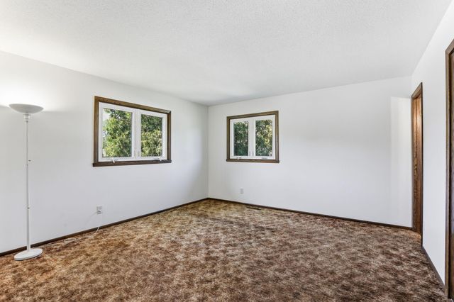3588 Grenadier Place North Place, Oakdale, MN 55128