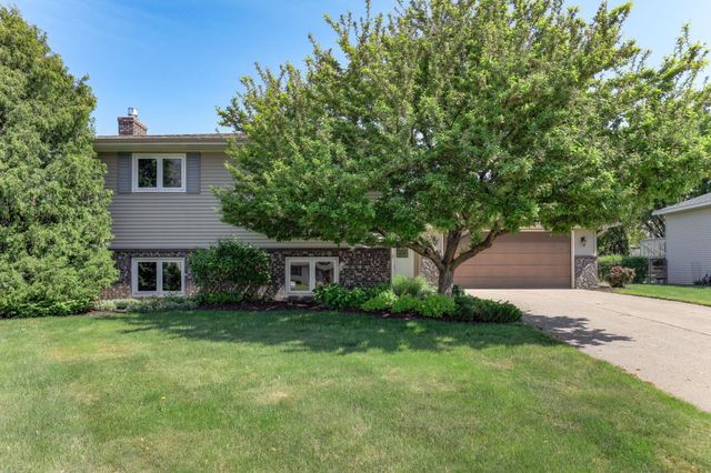3588 Grenadier Place North Place, Oakdale, MN 55128