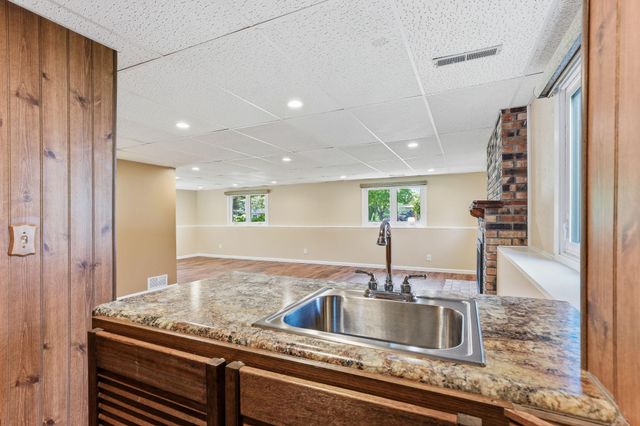 3588 Grenadier Place North Place, Oakdale, MN 55128