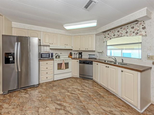 132 MARTINIQUE ROAD, North Port, FL 34287