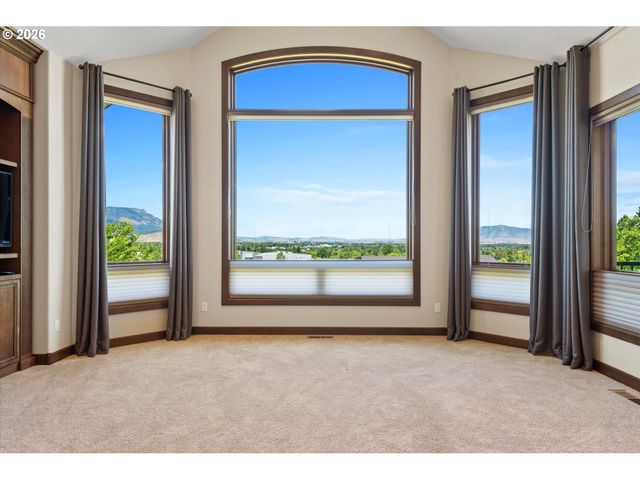 121 RIDGE Dr, La Grande, OR 97850