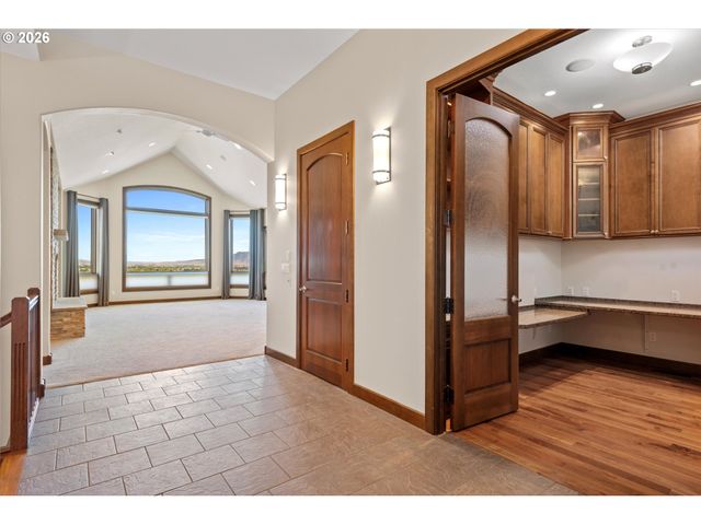 121 RIDGE Dr, La Grande, OR 97850