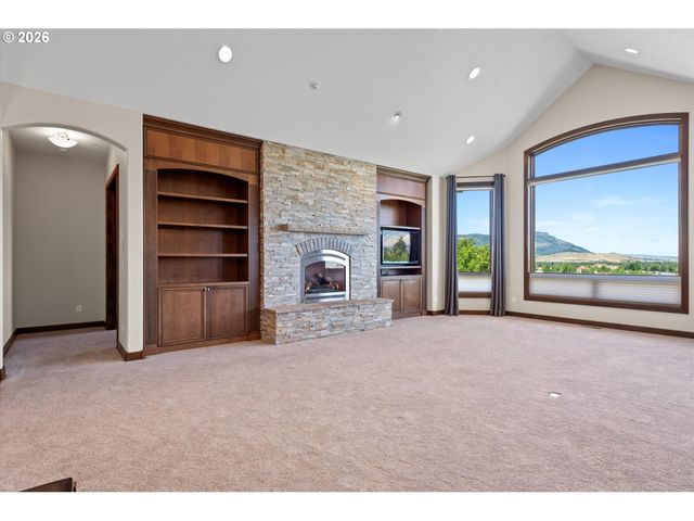 121 RIDGE Dr, La Grande, OR 97850