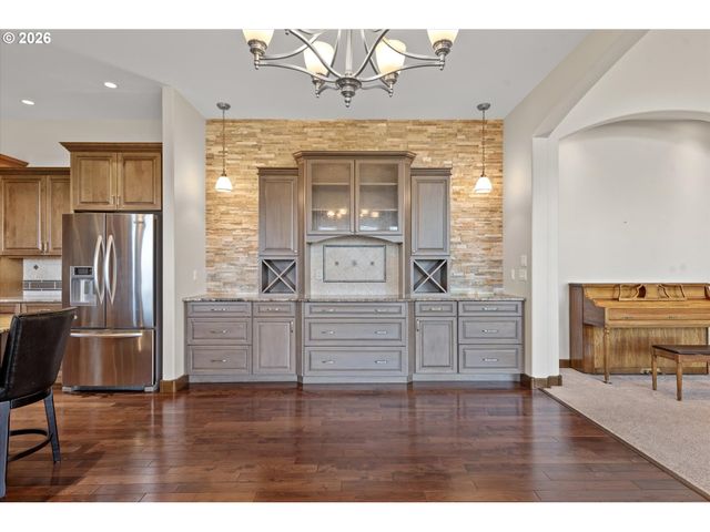 121 RIDGE Dr, La Grande, OR 97850