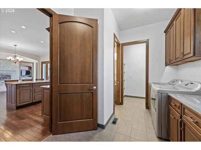 121 RIDGE Dr, La Grande, OR 97850