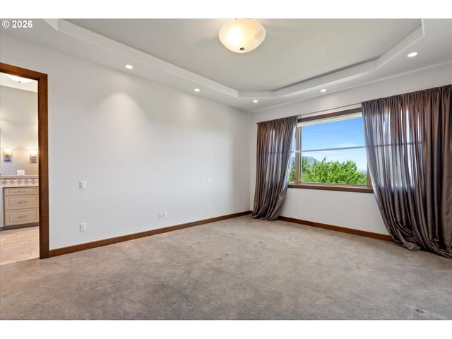 121 RIDGE Dr, La Grande, OR 97850