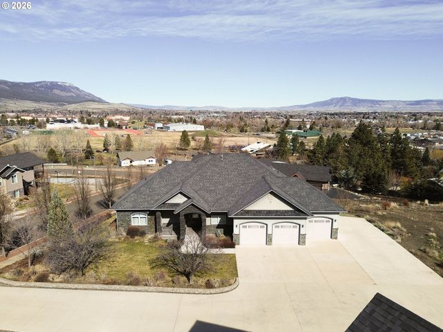 121 RIDGE Dr, La Grande, OR 97850