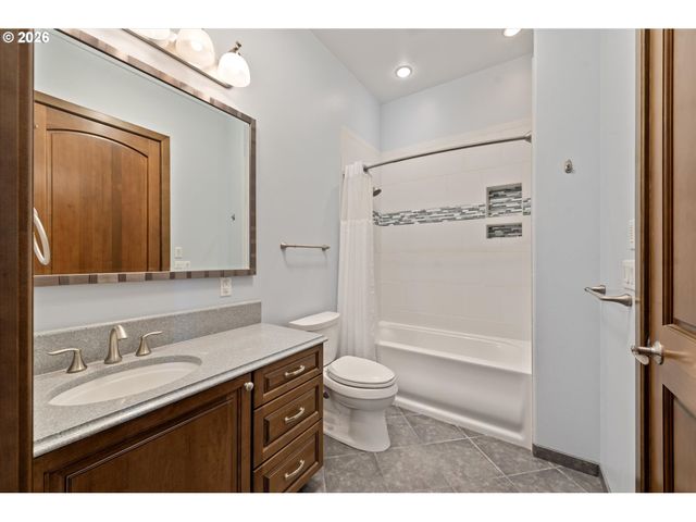 121 RIDGE Dr, La Grande, OR 97850