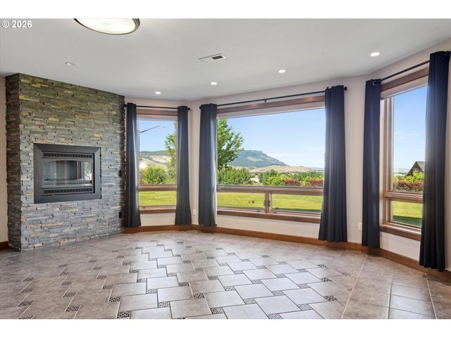 121 RIDGE Dr, La Grande, OR 97850