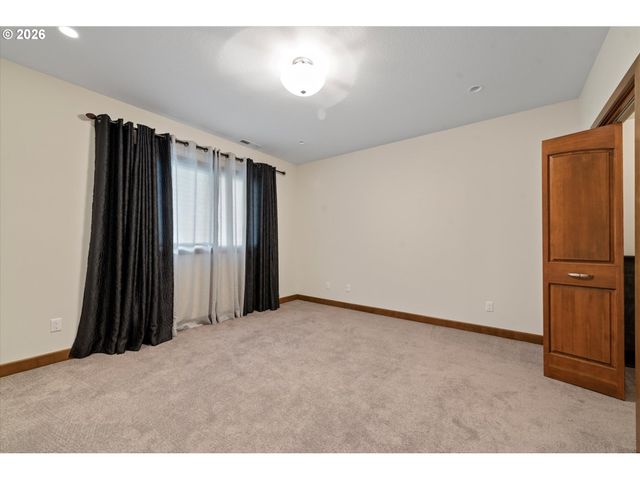 121 RIDGE Dr, La Grande, OR 97850