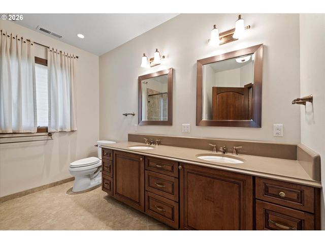 121 RIDGE Dr, La Grande, OR 97850