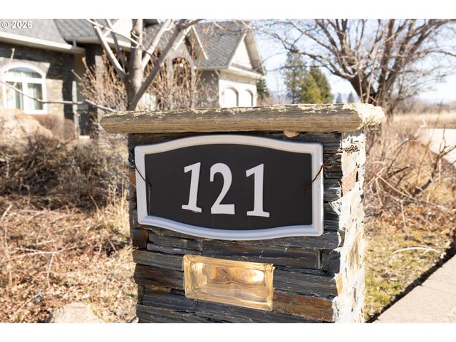 121 RIDGE Dr, La Grande, OR 97850