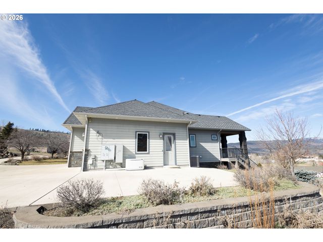 121 RIDGE Dr, La Grande, OR 97850
